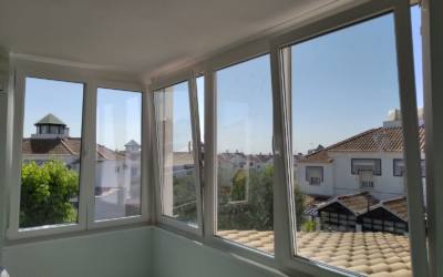 Puertas y ventanas de aluminio y PVC. Guía completa para tu vivienda