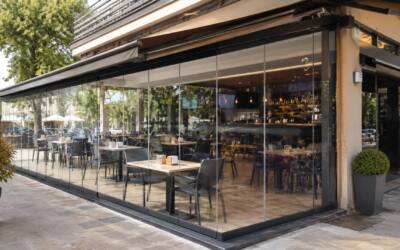 Cortinas de cristal: la solución perfecta para negocios y viviendas